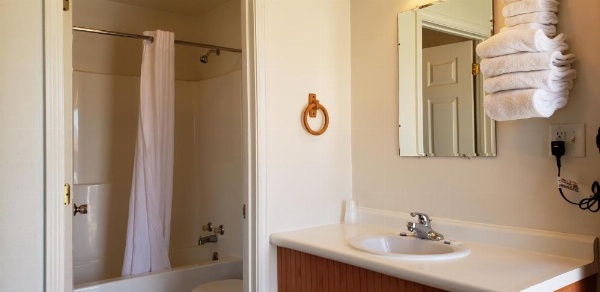 Big Bear Motel image 15