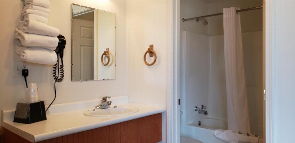 Big Bear Motel image 16