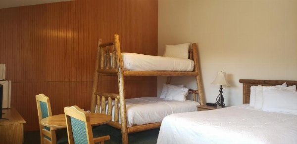 Big Bear Motel image 9